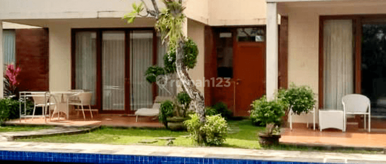 Rumah 4 Lantai Bagus Unfurnished SHM di Ubud, Gianyar 1