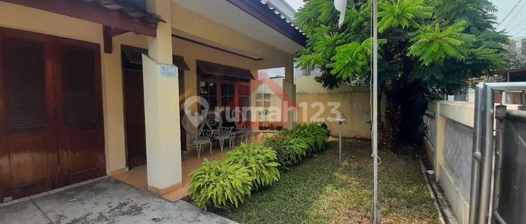 Dijual Rumah Lama 2 Lantai SHM Bagus di Kebayoran Lama 1