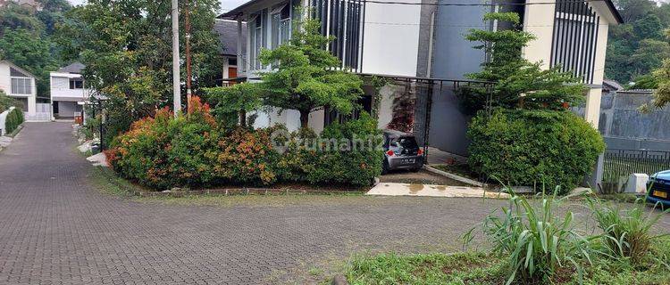 Rumah 2lantai Shm Posisi Hoek Semi Furnished Di Cisitu Dago  1