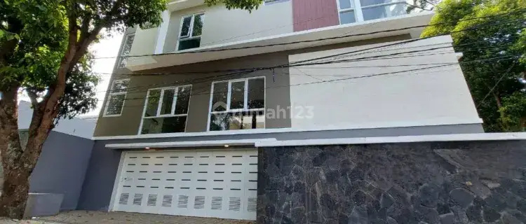 Rumah Modern Minimalis Siap Huni di Tubagus Ismail Dago 1