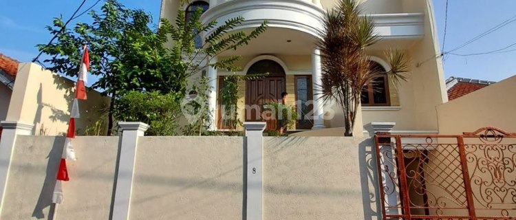 Luxury Ready-to-Occupy Fully Furnished House in Bendungan Hilir, Central Jakarta 1