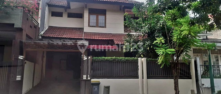 Ready-to-Occupy House in a Housing Estate Near Lebak Bulus MRT 1