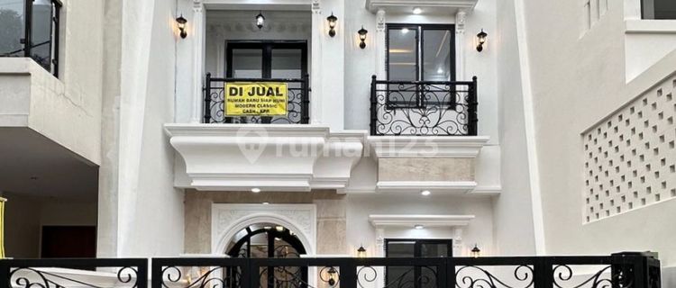 Lux Plus House with Beautiful Rooftop Ready to Occupy in Cipedak Jagakarsa 1