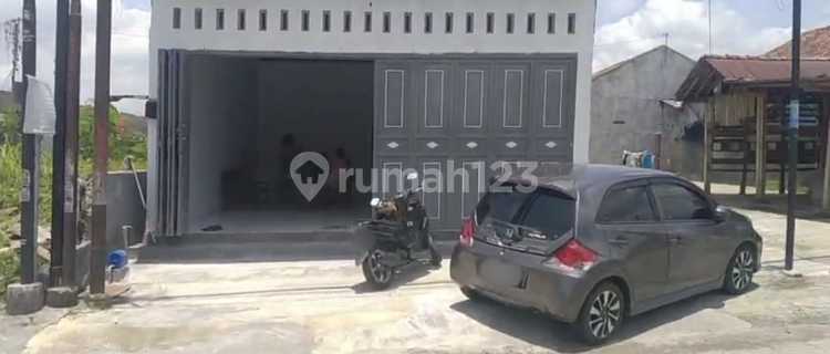 For sale new shophouse in finishing process in Sumbang 1