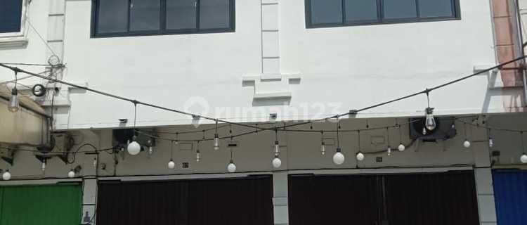 For rent, strategic shop house in downtown Purwokerto. 1