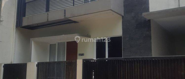 Disewakan Rumah 2 Lantai Siap Huni di Tanah Baru, Bogor 1