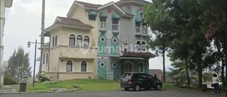 For Sale 3-Story Furnished Villa House in Flower City Cipanas 1