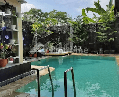 Deskripsi Dijual Rumah Furnished Kolam Renang di Sukaraja 1