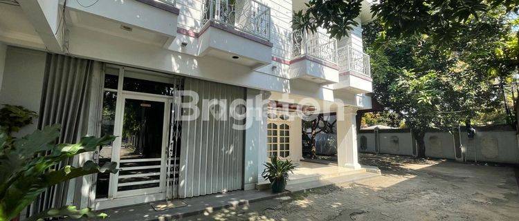 RUMAH SANGAT STRATEGIS BANGUNAN LUAS DAN MEWAH DENGAN DESIGN UNTUK USAHA DI LEBAK BULUS 1