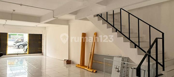 Neat Ready-to-Use Strategic Commercial Building on Busy Cinere Raya Street, Depok 1