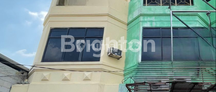 STRATEGIC SHOPHOUSE ON A BUSY MAIN ROAD IN THE DENSE POPULATION AREA OF PONDOK CABE, SOUTH TANGERANG 1