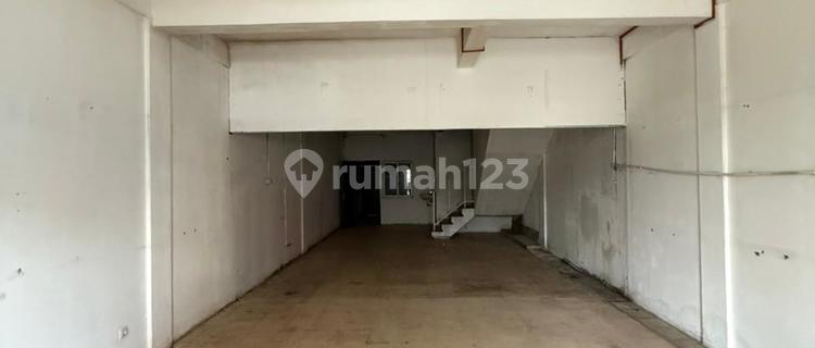 Strategic Commercial Building on Bustling Cinere Raya Road, Depok 1