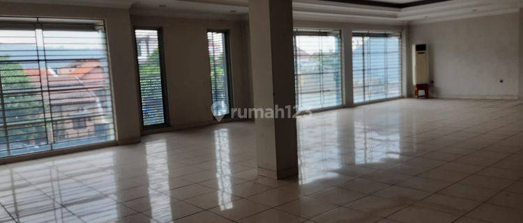 Rumah 2lantai jalan utama Gatot Subroto cocok untuk kantor di jalan Diponegoro Ungaran 1