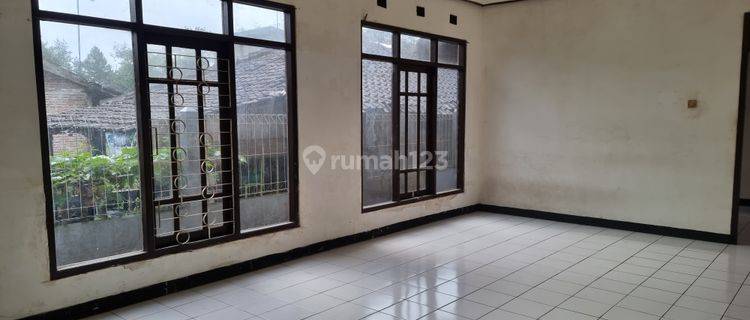 Rumah di pusat kota Salatiga cocok untuk kos, home industri makanan, online shop 1