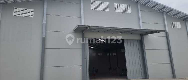 Gudang Baru Luas Menengah,parkir Luas. 1