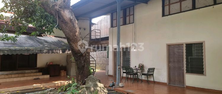 Rumah Halaman Luas Sekali Tengah Kota, Strategis Sekali 1