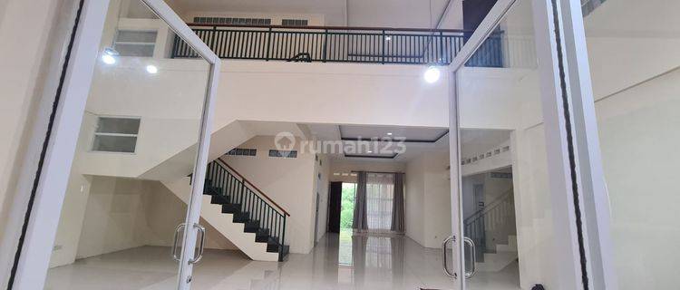 Dijual Rumah Mewah di Komplek Setraduta Bandung 1