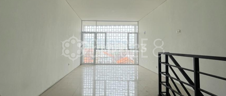 Strategic Shopfront with High Visibility for Business on Padalarang Main Road 1