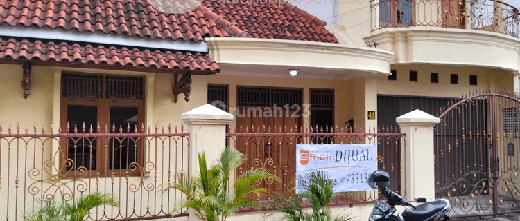 Rumah 2 Lantai Tepi Jalan Dekat Solo Paragon 1