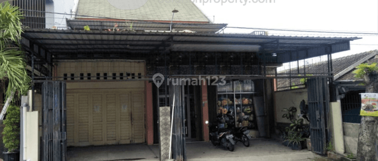 Rumah Lux Plus Ruang Usaha di Banyuanyar Dekat Pintu Tol 1