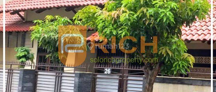 Rumah 2 Lantai Tengah Kota Solo Akses Simpangan 2 Mobil 1