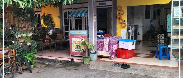 Rumah Halaman Luas Plus Ruang Usaha Di Kadipiro Solo 1