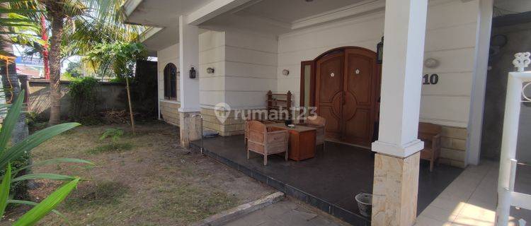 Rumah di pusat kota berikut perabot  1