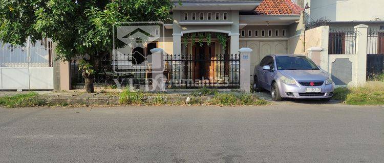 Rumah strategis di kota Cirebon cocok buat usaha dan hunian  1