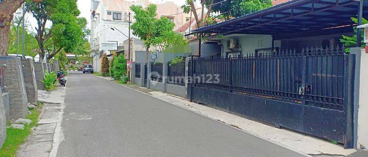 Rumah asri tengah kota dekat jalan di Manahan Solo 1