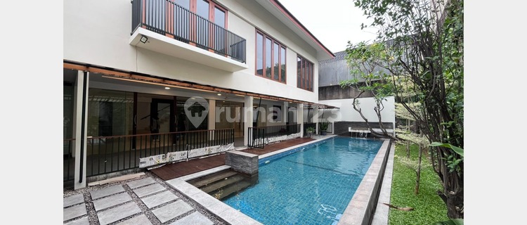 Rumah Tenang, Gaya Keluarga, Kolam Renang Luas dan Indah dengan 4 Kamar Tidur Nyaman di Kawasan Permata Hijau yang Eksklusif 1