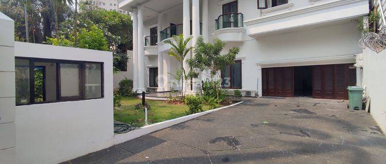 Wonderful House With 5 Bedroom At Pondok Indah Area Big Garden And Nice Pool 1