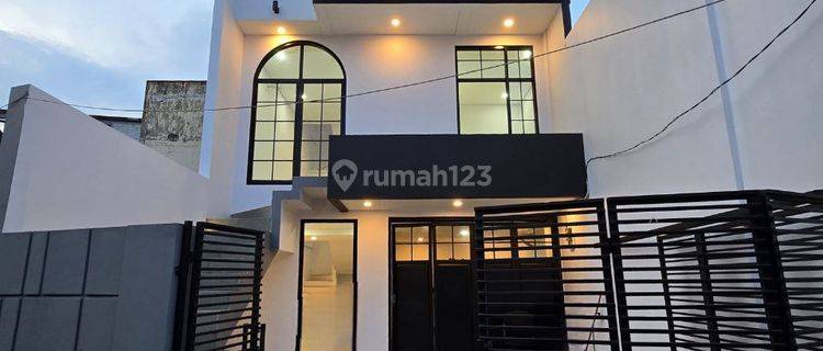 Di Jual Rumah Baru Dan Mewah Lokasi Strategis Di Jatinegara Jakarta Timur. 1