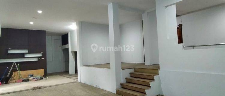 Ruang Usaha Dijual Luas Strategis di Mainroad Surya Sumantri 1