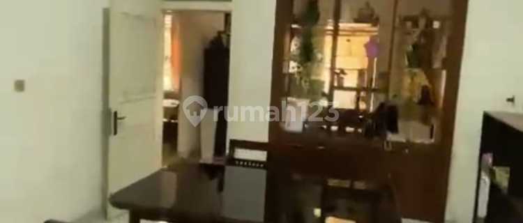 Commercial Building and House for Sale, 2 Floors Wide in Cihampelas, West Bandung 1