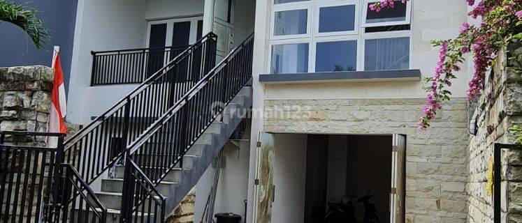  Turun Harga Dijual Rumah 3 Lantai Lokasi Strategis Dekat Fasilitas Publik di Benoa 1