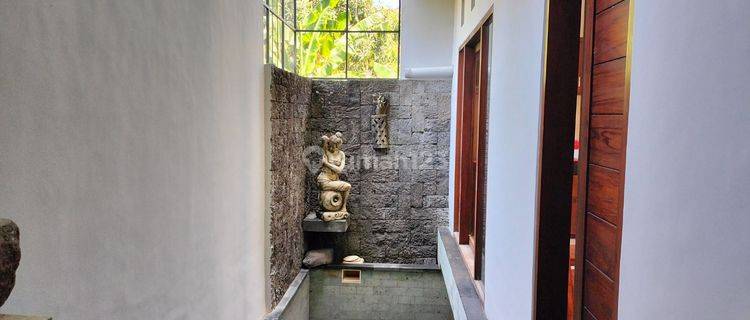 2.5 Storey House for Sale with Swimming Pool in Benoa 1