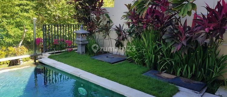 3-storey villa for sale with swimming pool in Ungasan. 1