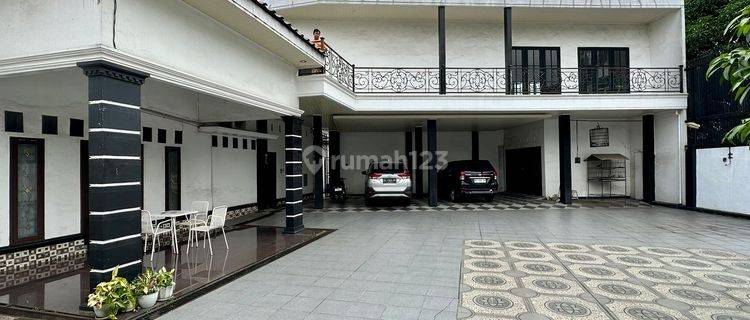 Rumah Mewah Berkonsep Privasi Tinggi Dijual Cepat 1