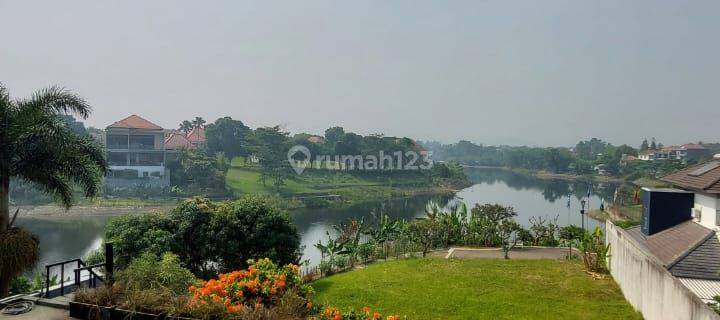 Rumah Mewah Ada Kolam Renang di Kota Baru Parahyangan Bandung 1