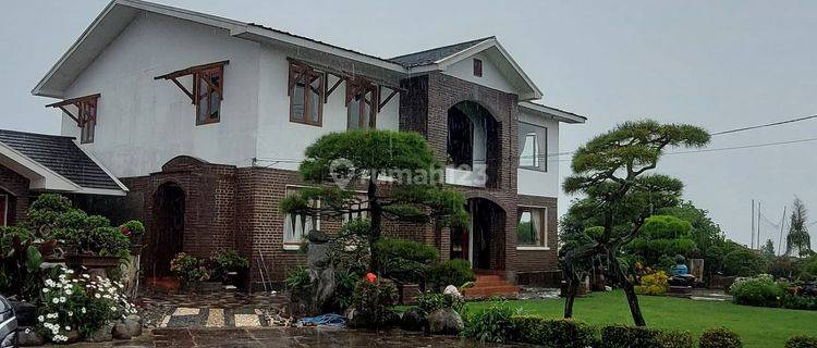 Villa Lembang Bandung Barat, Mewahh, Cantik, Tanah Sangat Luas 1