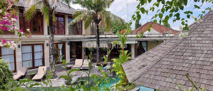 Dijual Villa Seminyak Kuta Bali 1