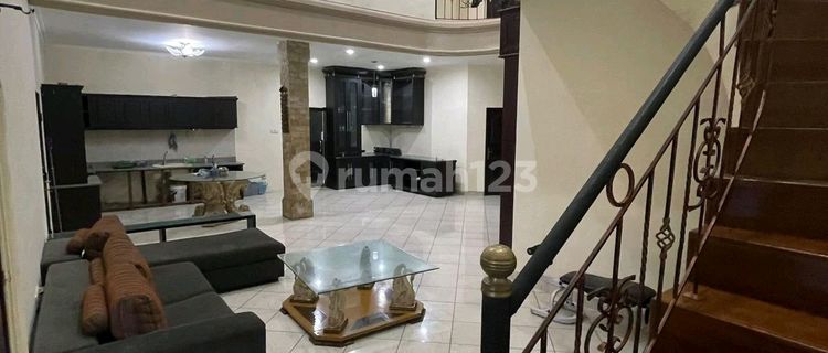 Dijual Rumah Mewah Gatsu Timur 1