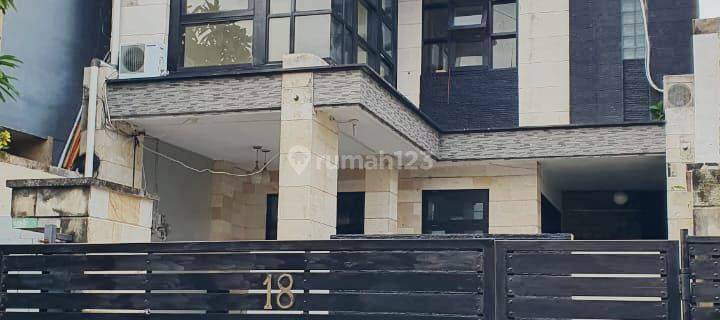 Dijual Rumah Lantai 2 Panjer Denpasar Timur 1