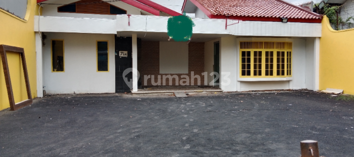 Very Strategic City Center House in Front of the Mall 1