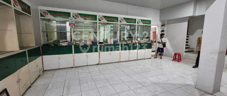 2-Story Shop House on Pasuketan Street, Cirebon 1