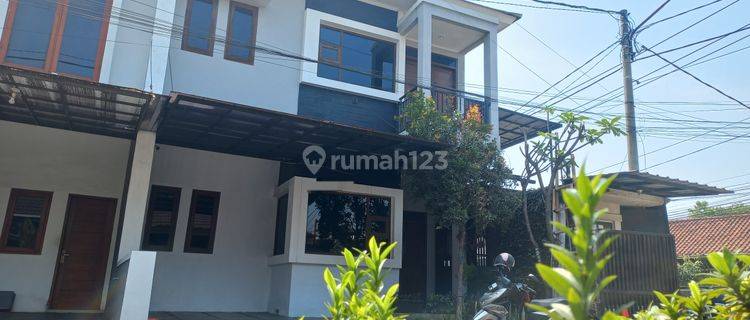 Rumah 2 Lantai Bagus Unfurnished SHM di Cluster Cisaranten Arcamanik, Bandung 1