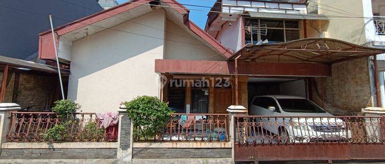 Rumah 2 Lantai Bagus Unfurnished SHM di Sekelimus, Bandung 1