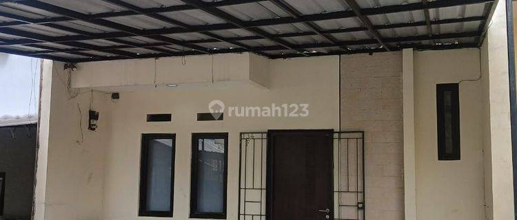 Rumah 2 Lantai Bagus Unfurnished SHM di Cipedes Tengah, Bandung 1