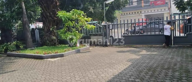 Rumah Besar Terawat Pusat Kota 1