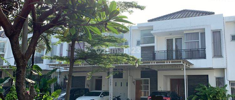 Rumah 2 Lantai Bagus SHM di Town House The Regent, Bekasi 1